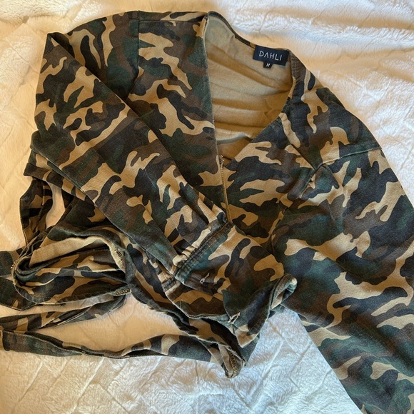 LIONESS DAHLI WRAP TOP - Picture 3 of 7